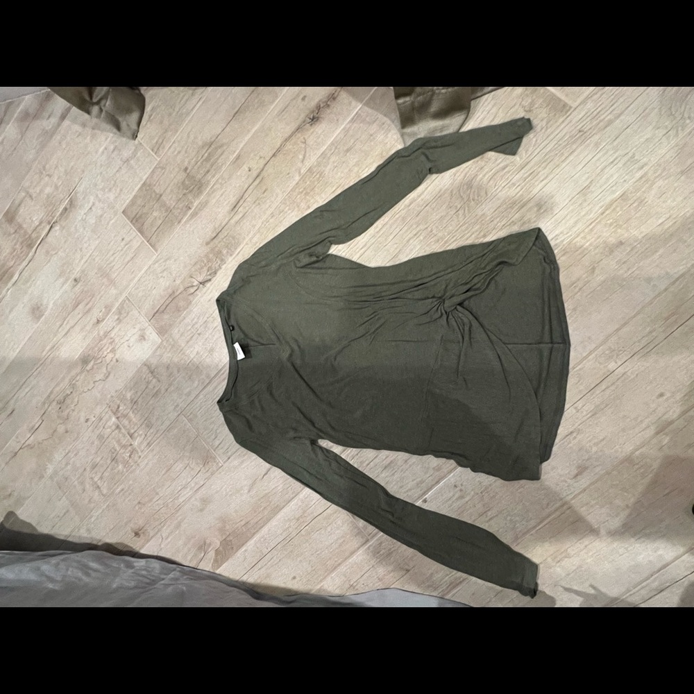 Grey knot long sleeve shirt